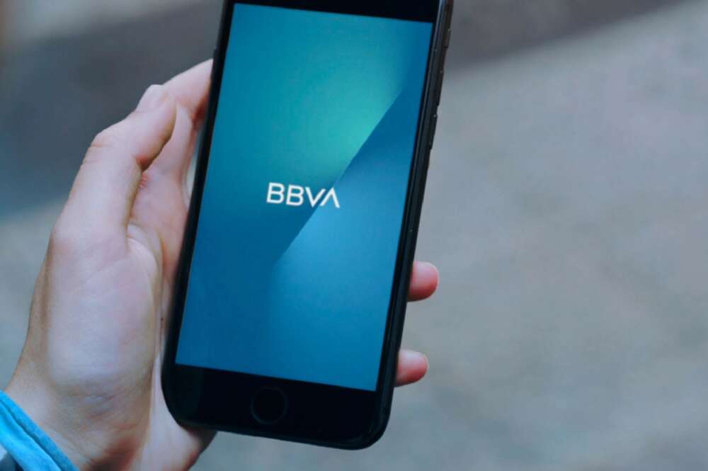 Un usuario utiliza la aplicación de BBVA. Foto: BBVA