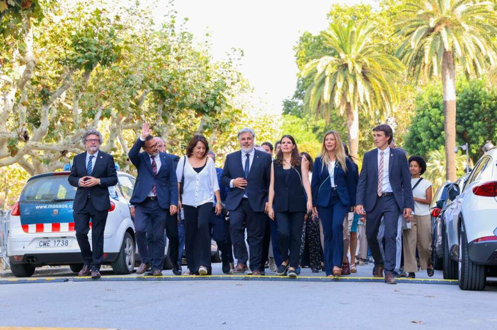 Dirigentes de Junts accediendo al Parlament. Foto: Junts