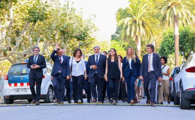 Dirigentes de Junts accediendo al Parlament. Foto: Junts