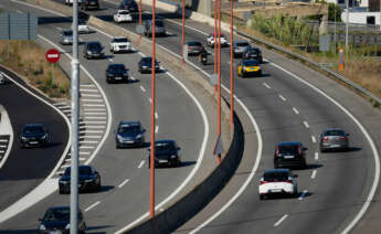 BARCELONA, 30/07/2022.- Tráfico en la B-20 este sábado en Barcelona, ciudad donde se calcula que cerca de 40.000 vehículos han salido ya de la localidad catalana con motivo de la operación salida. EFE/Enric Fontcuberta