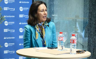 (Foto de ARCHIVO) La alcaldesa, Gema Igual, y la presidenta de Banco Santander, Ana Botín, durante la inauguración del nuevo Centro de Iniciativas Empresariales (CIE), a 4 de septiembre de 2024, en Santander, Cantabria (España). El Centro de Iniciativas Empresariales (CIE) es una estructura de acogida temporal, pensada para ubicar a empresas en sus primeros pasos en el mercado, acompañarlas y prestarles determinados servicios adaptados a las necesidades de cada proyecto empresarial. Cuenta con locales y despachos destinados a albergar empresas de reciente creación y proyectos de autoempleo que puedan contribuir al desarrollo de la ciudad. César Ortiz / Europa Press 04/9/2024