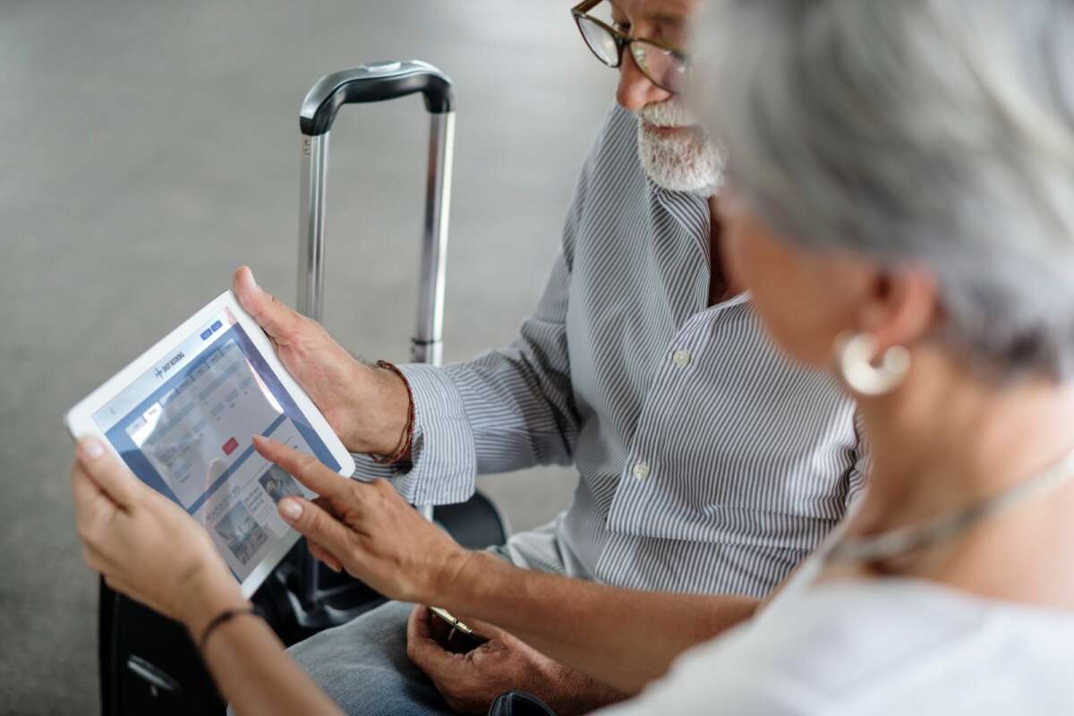 Una pareja de jubilados, en un viaje. Valencia.