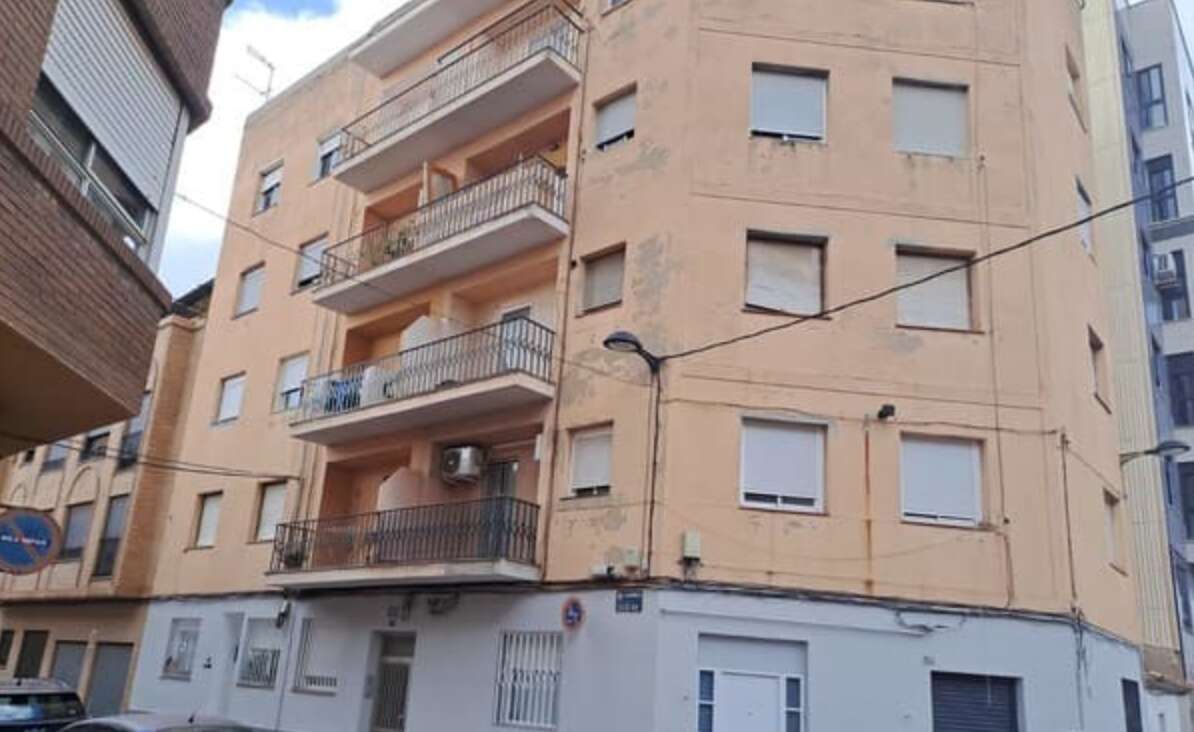 El piso de Castellón se encuentra en un barrio residencial repleto de viviendas similares. Foto: Haya Inmobiliaria.