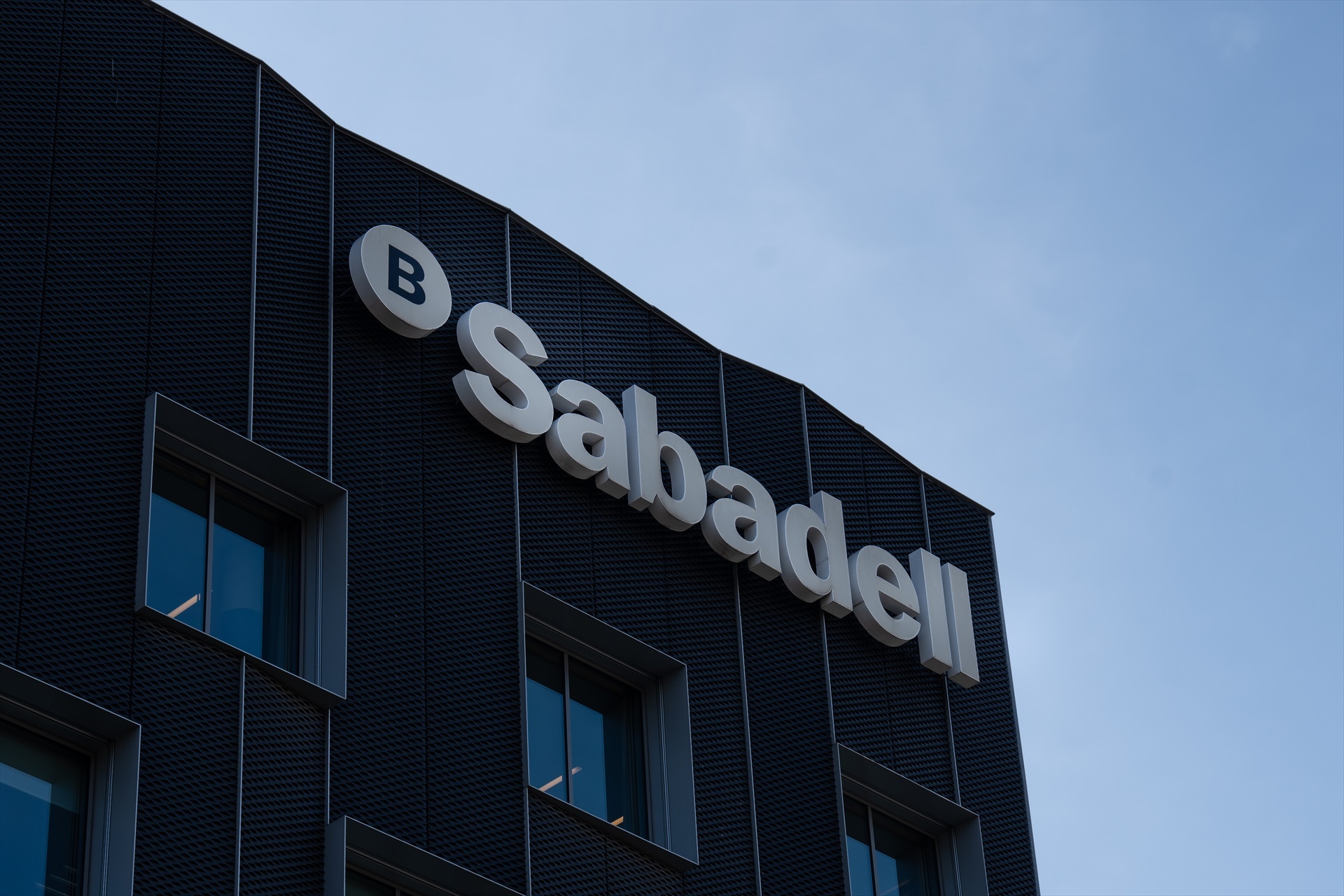 Edificio del Banco Sabadell. Foto: David Zorrakino / Europa Press