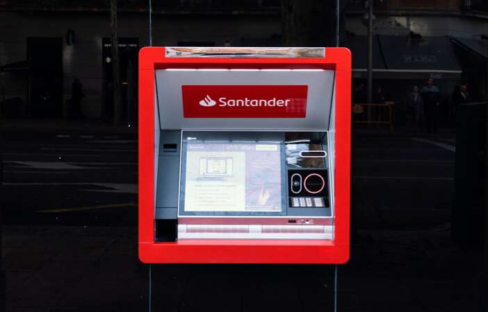 Un cajero automático de Banco Santander. Foto: Banco Santander.