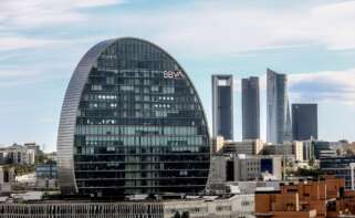 Fachada del edificio ‘La Vela’, en la ciudad del BBVA en Madrid. Foto: Ricardo Rubio / Europa Press.