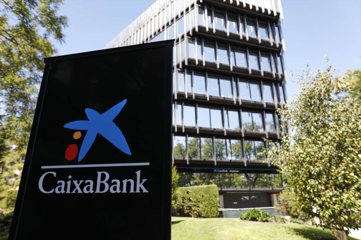 En su web, Caixabank ofrece toda la información necesaria para comprender las cuentas bancarias compartidas. Foto: Jesús Hellín / Europa Press