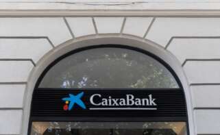 (Foto de ARCHIVO) Una oficina de Caixabank, a 6 de junio de 2024, en Madrid (España). El Consejo de Gobierno del Banco Central Europeo (BCE) ha decidido hoy bajar los tipos de interés en 25 puntos básicos, de forma que la tasa de referencia para sus operaciones de refinanciación se quedará en el 4,25%, la tasa de depósito bajará al 3,75% y la de facilidad de préstamo al 4,50%. Eduardo Parra / Europa Press 06 JUNIO 2024;MADRID;BANCO CENTRA EUROPEO;BCE;TIPOS DE INTERÉS 06/6/2024