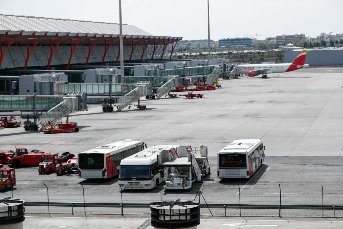 Supervisan el tráfico aéreo para garantizar la seguridad de miles de vuelos diarios. Foto: Óscar J.Barroso / Europa Press