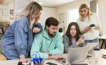 Los jóvenes que van entrando al mercado laboral tienen una visión única del empleo, según Caixabank. Foto: Freepik