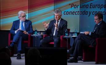 El presidente de Foment, Josep Sánchez Llibre, el CEO de Cellnex, Marco Paruano, y el socio responsable de PwC en Catalunya, Ignacio Marull. Foto: Foment del Treball