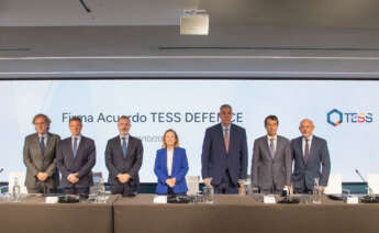 Firma de la operación de compra de acciones de Tess Defence entre Indra, Sapa, Escribano y Santa Bárbara