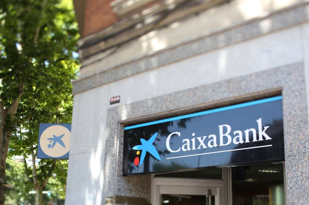 Oficina de Caixabank. Foto: Cézaro De Luca / Europa Press