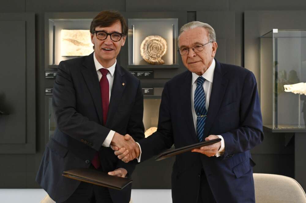 El presidente de la entidad, Isidre Fainé, y el líder del Ejecutivo catalán, Salvador Illa. Foto: Fundació La Caixa.