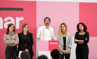 La secretaria de Comunicación de Sumar, Elizabeth Duval; la secretaria de Feminismos de Sumar, Amanda Andrades; el portavoz de Sumar, Ernest UrtasuN, y la secretaria de Organización de Sumar, Lara Hernández. Foto: Diego Radamés / Europa Press