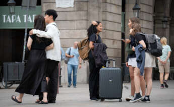 Varios turistas en el centro de Barcelona. Foto: David Zorrakino / Europa Press