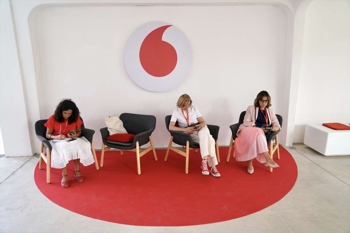 Vodafone y Orange, entre las compañías con menor satisfacción en servicio de atención y transparencia. Foto: Álex Zea / Europa Press