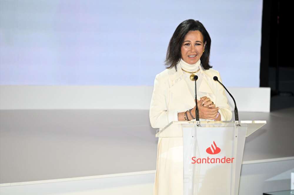 Ana Botín destaca el crecimiento del Banco Santander en ingresos y clientes, con un fuerte desempeño en todos los mercados. Foto: José Oliva / Europa Press