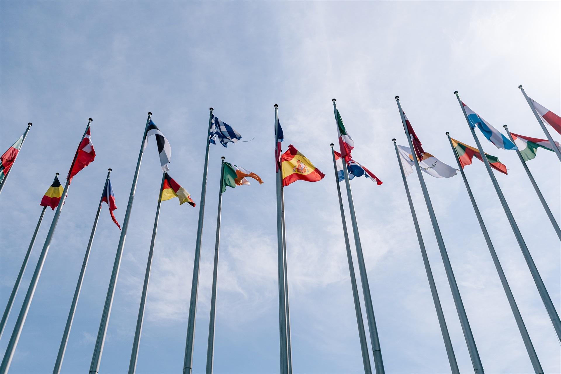 (Foto de ARCHIVO) ESTRASBURGO, FRANCIA - 13 DE JULIO DE 2023: Detalle de las banderas de los países miembros de la Unión Europea en el exterior del Parlamento Europeo, institución parlamentaria que en la Unión Europea representa a los ciudadanos europeos y ejerce el Poder legislativo. Europa Press / Europa Press EUROCÁMARA;EUROPARLAMENTO;CÁMARA EUROPEA;POLÍTICA;INTERNACIONAL;UE;UNIÓN EUROPEA;ALEX FLORES 17/7/2023