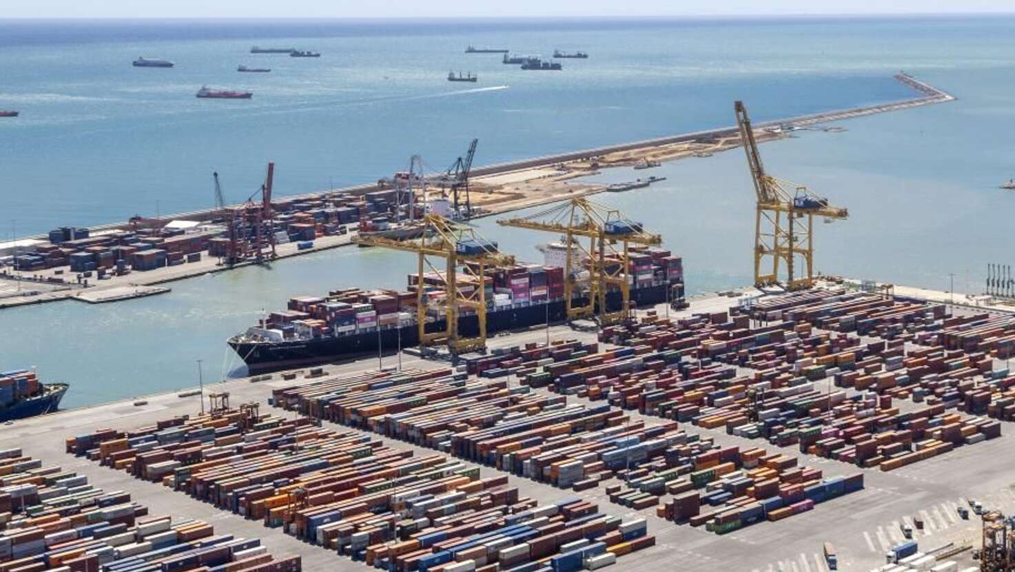 Contenedores en el Puerto de Barcelona. Foto: Port de Barcelona