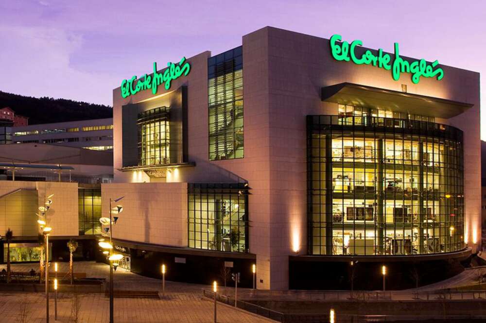 El Corte Inglés apuesta por una nueva estrategia a largo plazo, buscando adaptar su modelo de negocio a un mercado en evolución.