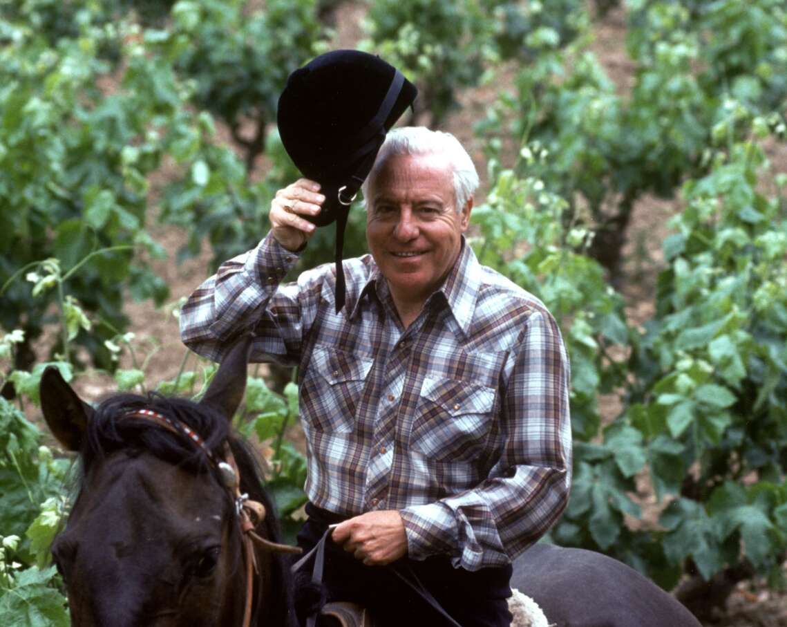 Josep Ferrer Sala monta a caballo. Foto: cortesía.