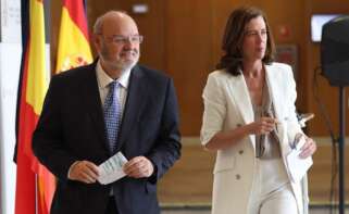 El presidente de la Confederación Española de Cajas de Ahorros (CECA), José María Méndez, junto a la presidenta de la Asociación Española de la Banca, (AEB), Alejandra Kindelán. Foto: Eduardo Parra / Europa Press