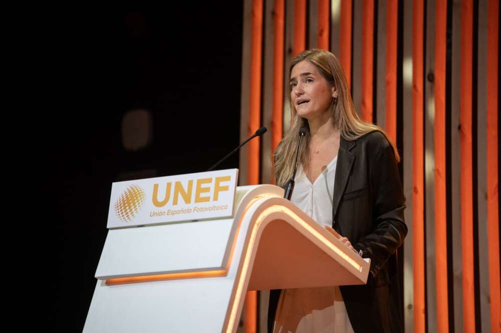 (Foto de ARCHIVO) La secretaria de Estado de Energía, Ministerio para la Transición Ecológica y el Reto Demográfico, Sara Aagesen, durante la inauguración del Foro Solar de la Unión Española Fotovoltaica (UNEF), en el Hotel Marriott Auditorium, a 9 de octubre de 2024, en Madrid (España). Bajo el lema ‘La energía fotovoltaica, motor de industrialización’, el Foro Solar, que celebra este año su décimo primera edición y acogerá entre hoy y mañana, 10 de octubre, una veintena de mesas de debate y ponencias en las que los profesionales y decisores públicos más influyentes en materia de energías renovables analizarán la actualidad y el futuro del sector. Alejandro Martínez Vélez / Europa Press 09 OCTUBRE 2024;FOTOVOLTAICA;JORNADA;FORO SOLAR;UNIÓN ESPAÑOLA;MADRID 09/10/2024