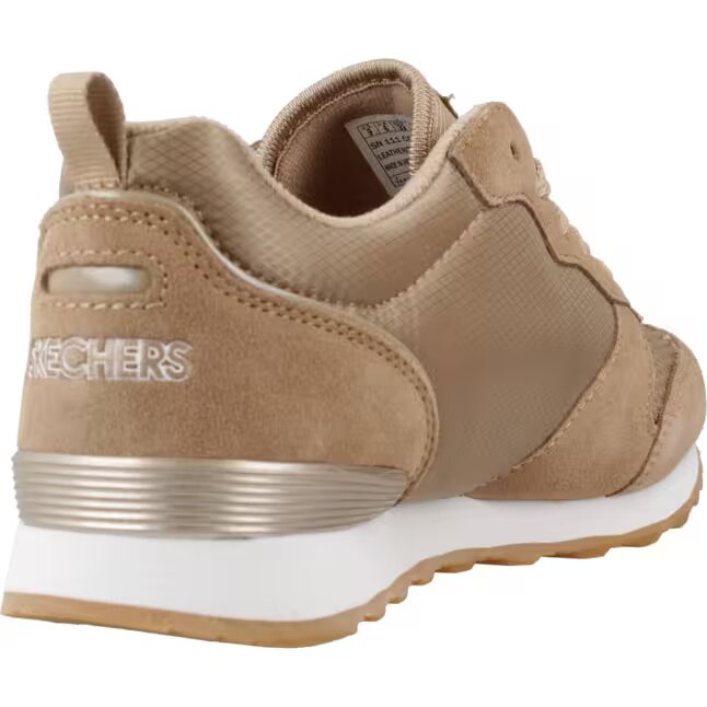 Las zapatillas Skechers 85goldn Gurl, disponible en Decathlon.