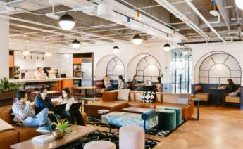 De revolucionar el coworking a enfrentarse a deudas millonarias. Foto: WeWork