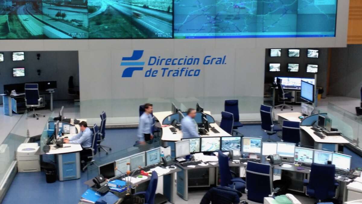 Las oficinas de la DGT facilitan el trámite de cambio de titularidad con cita previa.