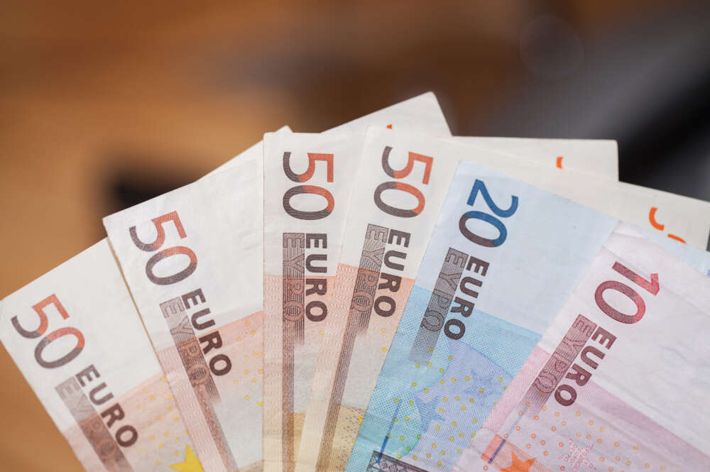 Un conjunto de billetes 10, 20 y 50 euros. Foto: Freepik.