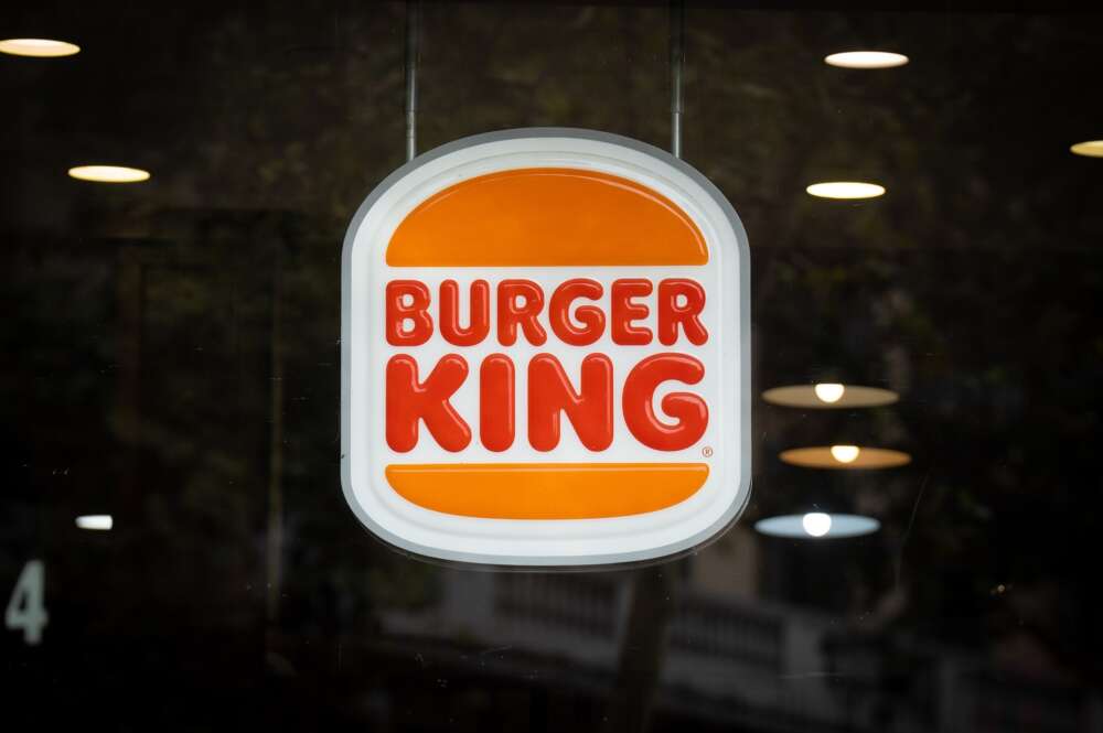 (Foto de ARCHIVO) Un restaurante de la franquicia Burger King en Barcelona, a 7 de agosto de 2023, en Barcelona, Catalunya (España). Burger King, también conocida como BK, ? es una cadena de establecimientos de comida rápida estadounidense la cual se encuentra presente a nivel internacional y principalmente se especializa en la elaboración de hamburguesas. David Zorrakino / Europa Press 07 AGOSTO 2023;HAMBURGUESAS;BURGER;COMIDA;RÁPIDA; 07/8/2023