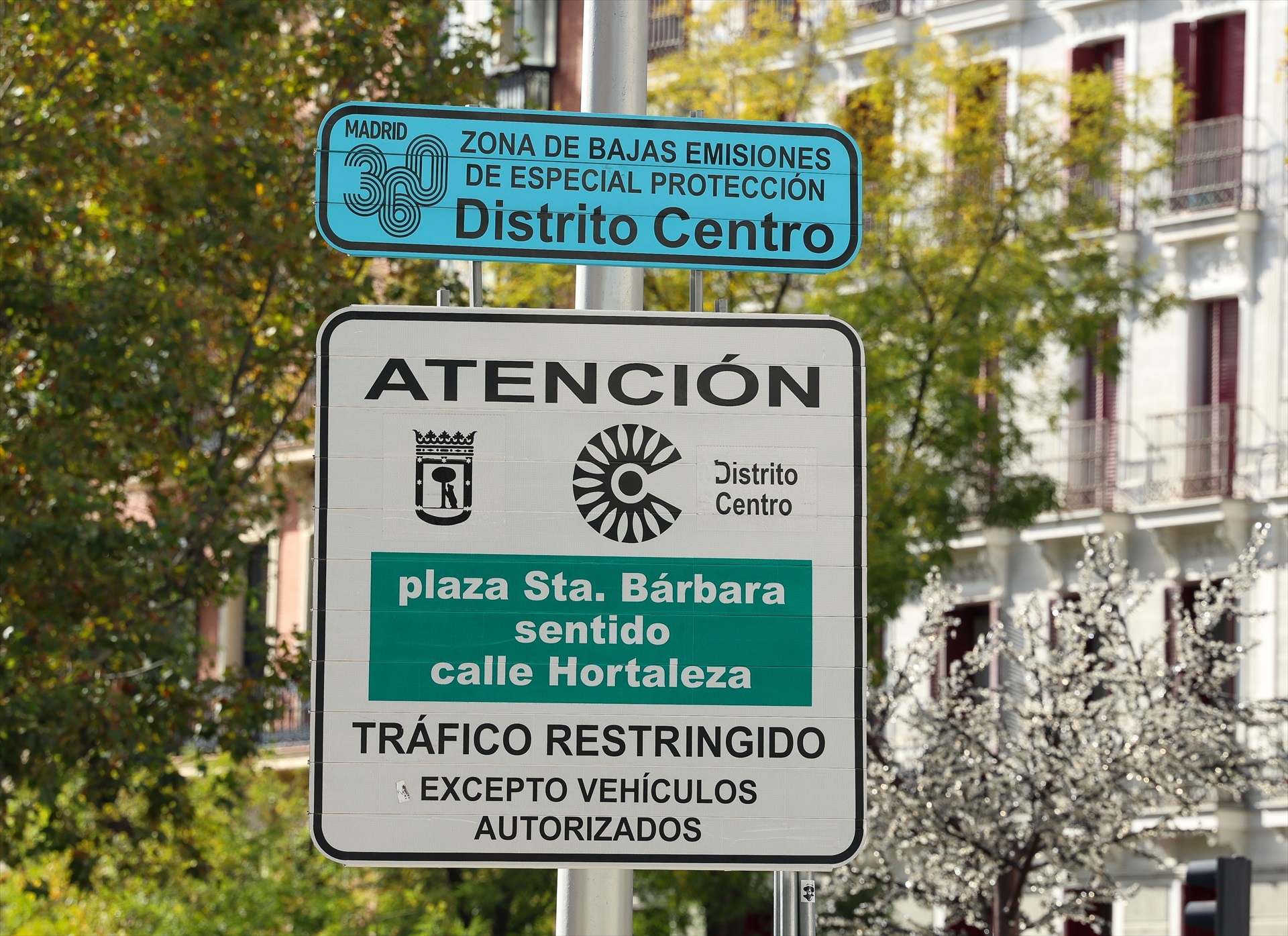 (Foto de ARCHIVO) Un cartel marca la el Inicio de una Zona de Bajas Emisiones (ZBE), a 20 de noviembre de 2024, en Madrid (España). Uno de los aspectos de mayor relevancia en la Ordenanza de Movilidad Sostenible, consiste en la creación de la denominada ‘Madrid Zona de Bajas Emisiones (ZBE)’ con la que se pretende otorgar una misma protección a toda la ciudadanía y a todas las personas que visiten y disfruten de la ciudad, así como dar cumplimiento a los valores límites de dióxido de nitrógeno establecidos por la normativa comunitaria y estatal de carácter básico en materia de calidad del aire Marta Fernández / Europa Press 20/11/2024