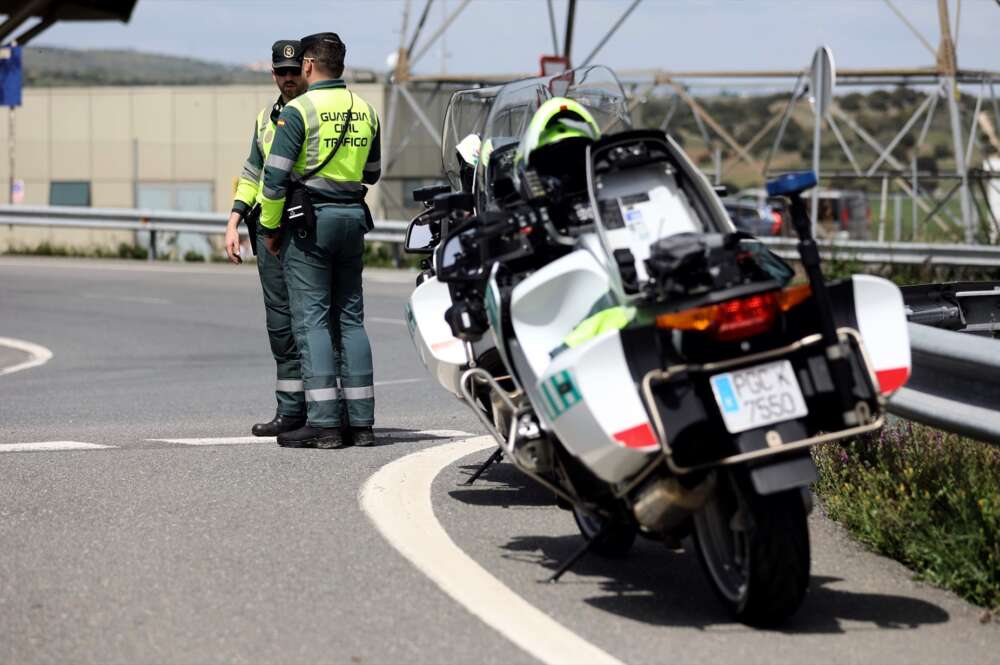 la DGT avisa de la entrada en vigor del dispositivo de señalización V-16 para vehículos inmovilizados