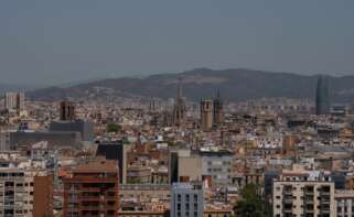 Varios edificios de viviendas en Barcelona. Foto: David Zorrakino / Europa Press