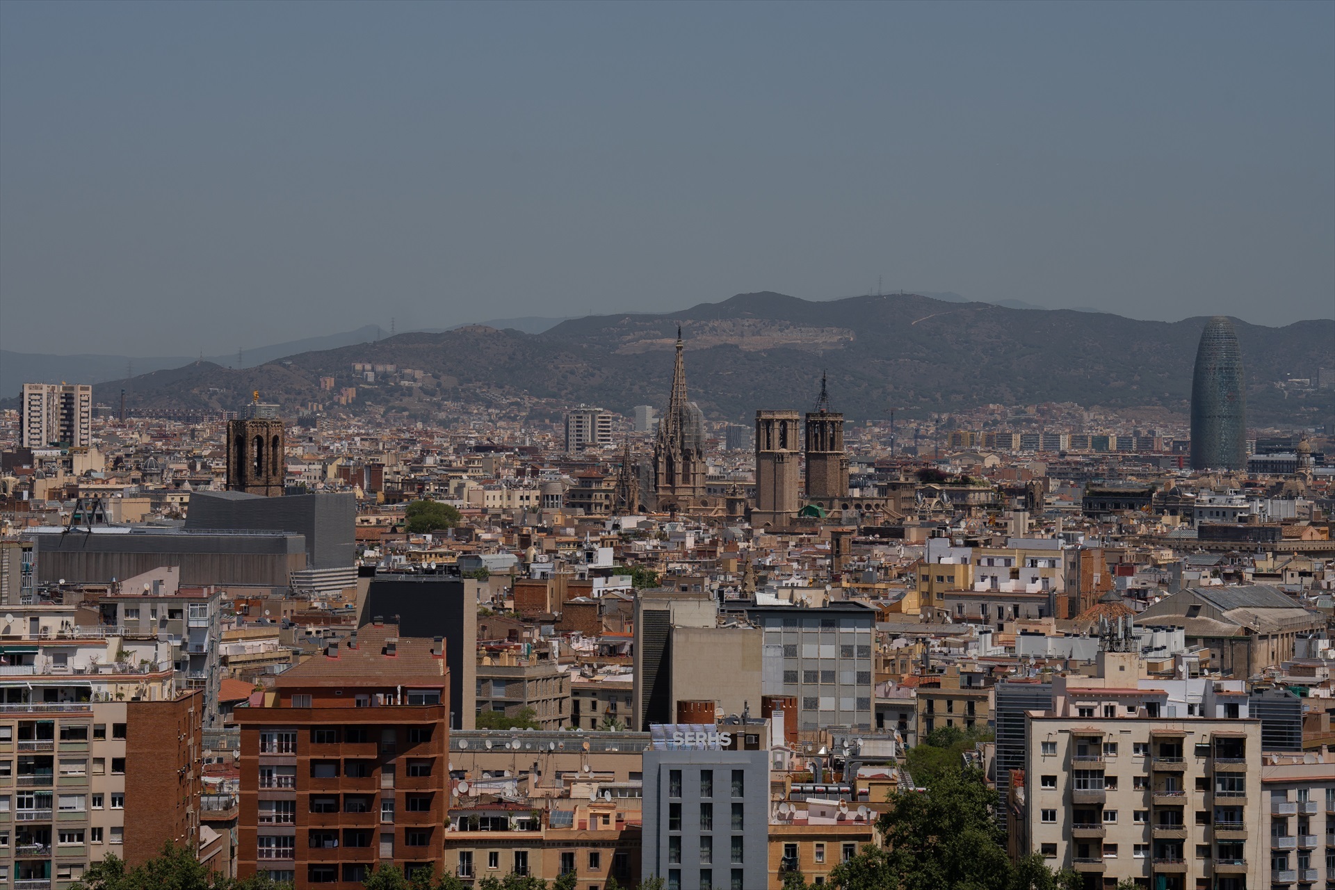 Varios edificios de viviendas en Barcelona. Foto: David Zorrakino / Europa Press