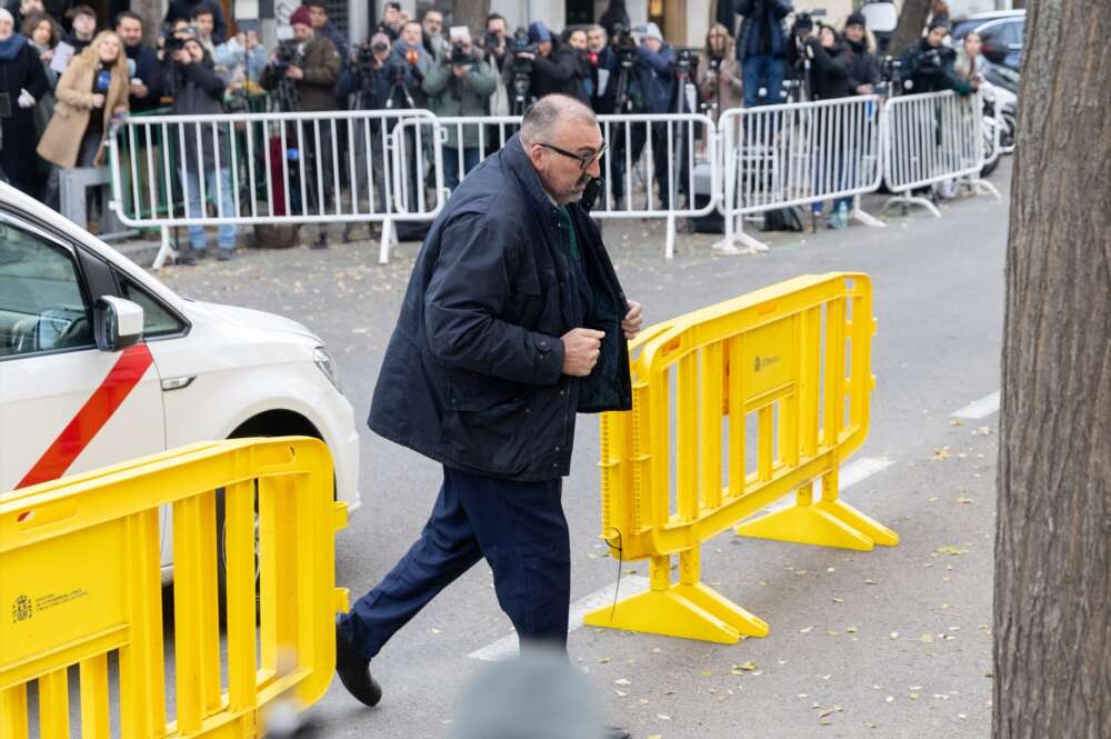 El ex asesor del ex ministro José Luis Ábalos, Koldo García, llega al Tribunal Supremo para declarar, a 17 de diciembre de 2024, en Madrid (España). Koldo García, quien fuera asesor y hombre de confianza del ex ministro de Transportes José Luis Ábalos, ha llegado para declarar como investigado ante el magistrado Leopoldo Puente, que indaga en las presuntas irregularidades acordadas durante la pandemia para la compra de material sanitario. Eduardo Parra / Europa Press 17 DICIEMBRE 2024;KOLDO;GARCÍA;JUEZ;TRIBUNAL SUPREMO;DECLARA 17/12/2024