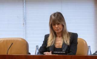 La mujer del presidente del Gobierno, Begoña Gómez, durante la Comisión de Investigación sobre programas de cátedras y postgrados de la Universidad Complutense de Madrid y empresas financiadoras, en la Asamblea de Madrid. Foto: Eduardo Parra / Europa Press