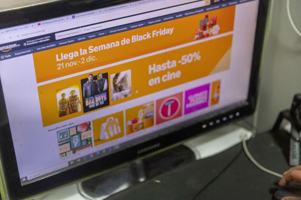 Una pantalla con la web de compras online.