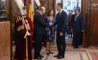 (I-D) El presidente del Senado, Pedro Rollán, la presidenta del Congreso, Francina Armengol, y el presidente de Gobierno, Pedro Sánchez, durante el acto institucional por el Día de la Constitución, en el Congreso de los Diputados, a 6 de diciembre de 2024, en Madrid (España). Las Cortes Generales conmemoran el 46º aniversario de la aprobación de la Constitución con un acto institucional, que incluye la interpretación de dos piezas musicales a cargo de la Agrupación Musical Inclusiva del Teatro Real (AMI), la lectura del artículo 49 de la Carta Magna por parte de personas con discapacidad, la entrega a la presidenta del Congreso de la Constitución Española en distintos soportes accesibles, y su intervención. Eduardo Parra / Europa Press 06 DICIEMBRE 2024;CONSTITUCIÓN;CONGRESO;ANIVERSARIO;APROBACIÓN;CARTA MAGNA 06/12/2024