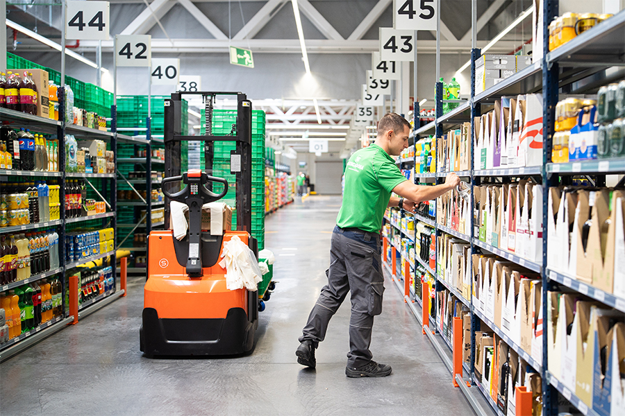 La formación remunerada permite a los nuevos empleados adaptarse rápidamente al puesto. Foto: Mercadona