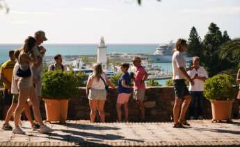 Turistas visitando la ciudad de Málaga. Foto: Álex Zea / Europa Press