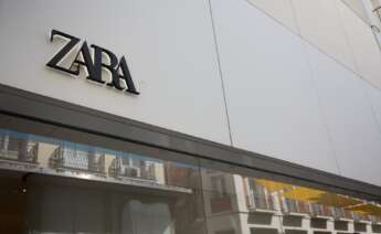 El logo de Zara, en una tienda en Madrid.