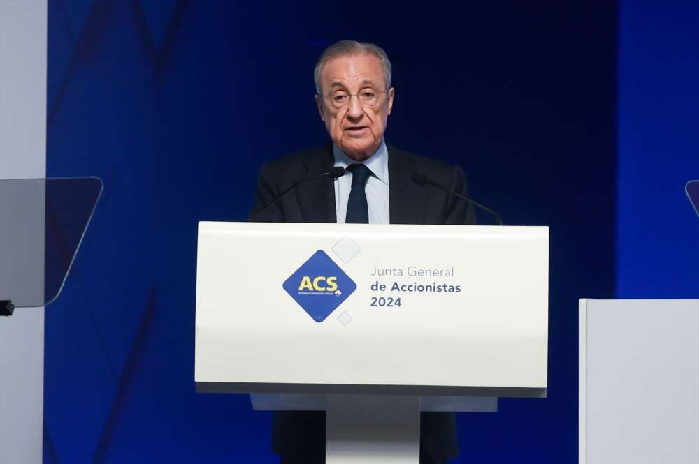 (Foto de ARCHIVO) El presidente de ACS, Florentino Pérez, interviene durante la junta general ordinaria de accionistas 2024, en la Feria de Madrid Ifema, a 10 de mayo de 2024, en Madrid (España). El presidente de ACS ha incidido en el nuevo plan estratégico, lanzado recientemente para el periodo 2024 a 2026, en el que espera alcanzar unos ingresos de entre 43.000 y 48.000 millones de euros, un beneficio neto recurrente de 1.000 millones de euros y una generación de caja acumulada en esos tres años de 3.300 millones de euros. Gustavo Valiente / Europa Press 10 MAYO 2024;MADRID;JUNTA ORDINARIA 2024;ACCIONISTAS;ACS 10/5/2024