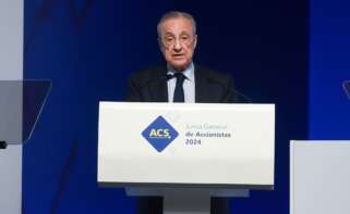 (Foto de ARCHIVO) El presidente de ACS, Florentino Pérez, interviene durante la junta general ordinaria de accionistas 2024, en la Feria de Madrid Ifema, a 10 de mayo de 2024, en Madrid (España). El presidente de ACS ha incidido en el nuevo plan estratégico, lanzado recientemente para el periodo 2024 a 2026, en el que espera alcanzar unos ingresos de entre 43.000 y 48.000 millones de euros, un beneficio neto recurrente de 1.000 millones de euros y una generación de caja acumulada en esos tres años de 3.300 millones de euros. Gustavo Valiente / Europa Press 10 MAYO 2024;MADRID;JUNTA ORDINARIA 2024;ACCIONISTAS;ACS 10/5/2024