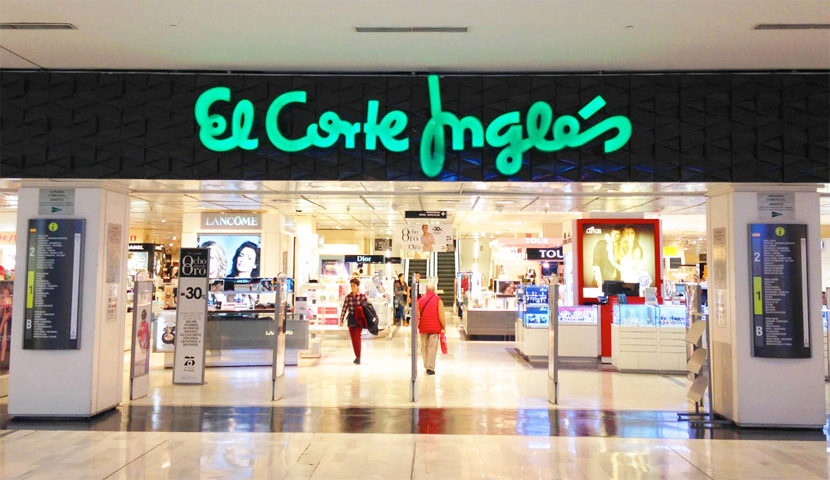 El Corte Inglés abre de lunes a sábado de 10:00 a 22:00. Foto: El Corte Inglés. Mercadona.