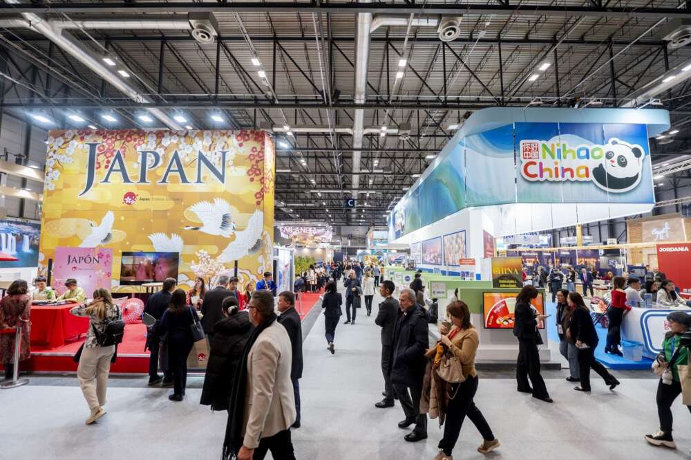 Varias personas durante la 45ª edición de la Feria Internacional de Turismo, Fitur 2025. Foto: Alberto Ortega / Europa Press