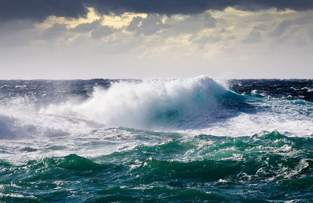 Mar embravecido durante una tormenta (habrá fuertes oleajes según la AEMET)