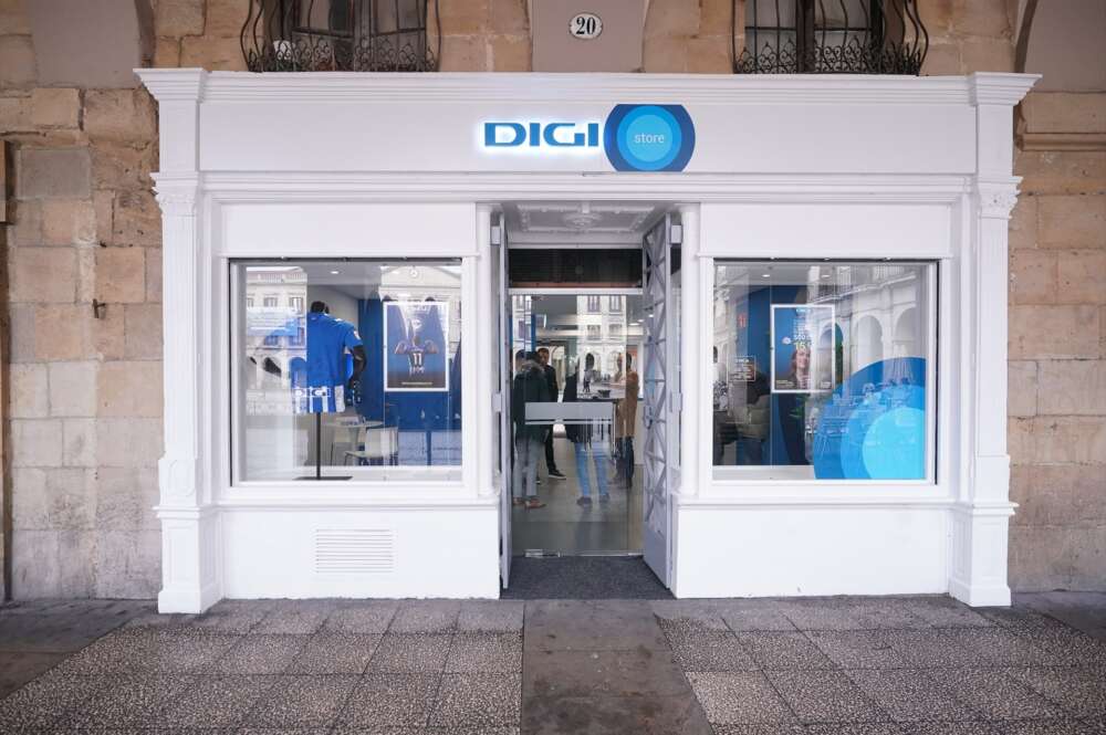 (Foto de ARCHIVO) La primera tienda de DIGI en Vitoria, a 30 de enero de 2024, en Vitoria, Álava, País Vasco (España). El operador de telecomunicaciones de la multinacional DIGI ha abierto en Vitoria su primera tienda tras la de Bilbao, con el objetivo de estar más cerca de sus clientes y con la previsión de abrir nuevos establecimientos en la comunidad autónoma gallega. En total, con datos a cierre del tercer trimestre de 2023, dispone de 7.250 empleados entre los que se encuentra personal de infraestructura para el despliegue de su propia red de fibra, su call center propio o personal de stands. Iñaki Berasaluce / Europa Press 30 ENERO 2024;DIGI;MOVIL;TELEOPERADOR;VITORIA;TIENDA FISICA;MOVILES;TELEFONIA 30/1/2024